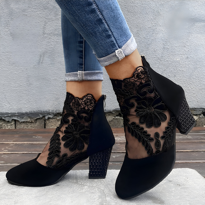 Verolyn wide toe comfort heels in black