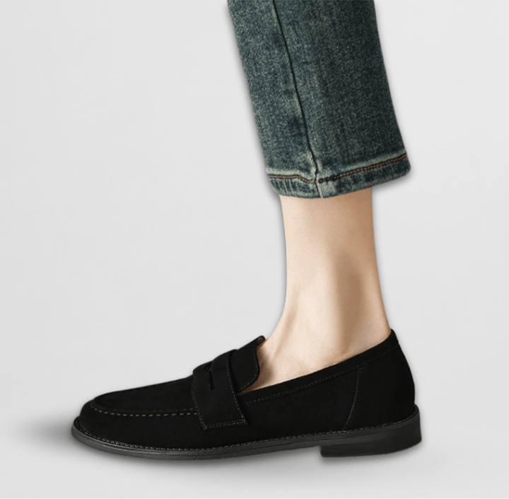 Vintage Penny Loafers in Black — VerolynBoutique