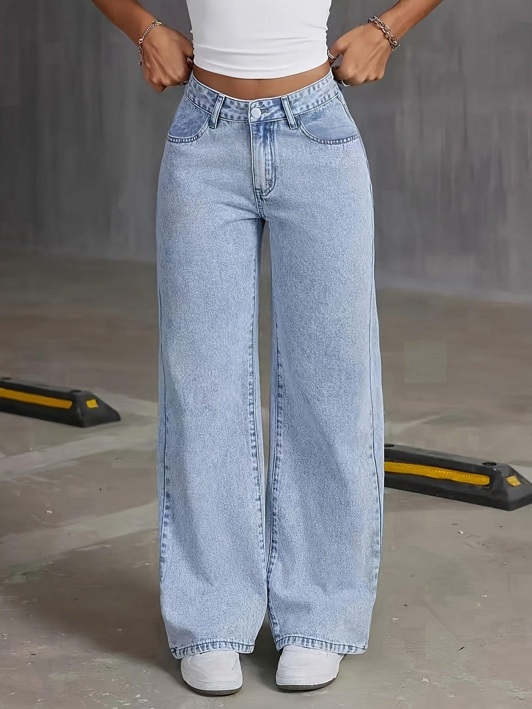 Light Wash Wide Leg Jeans in Light Denim — VerolynBoutique