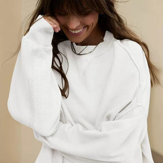 Relaxed Crew Neck Sweatshirt in Black — VerolynBoutique