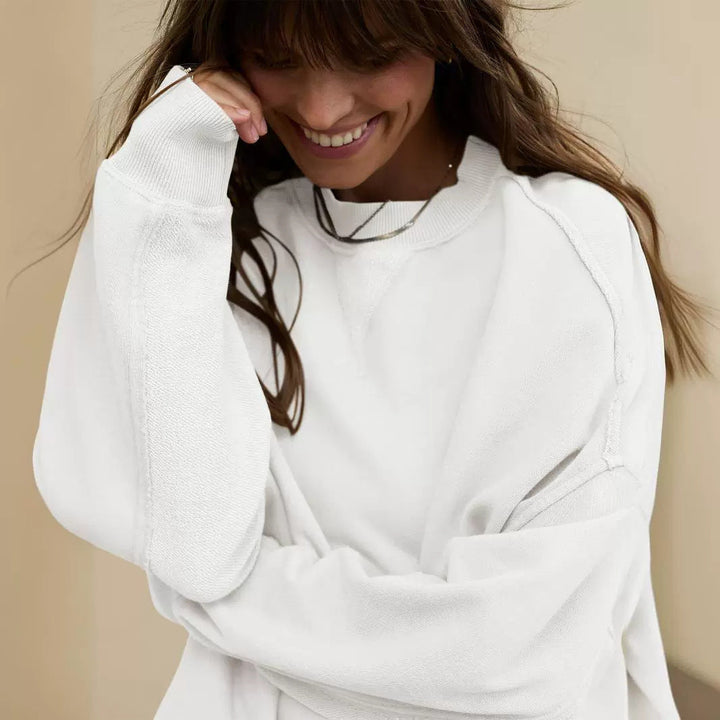 Relaxed Crew Neck Sweatshirt in Black — VerolynBoutique