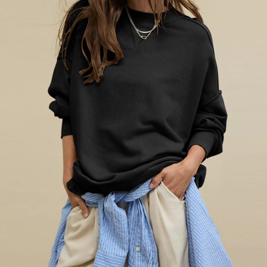Relaxed Crew Neck Sweatshirt in Black — VerolynBoutique