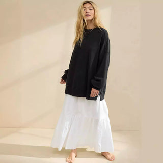Relaxed Crew Neck Sweatshirt in Black — VerolynBoutique