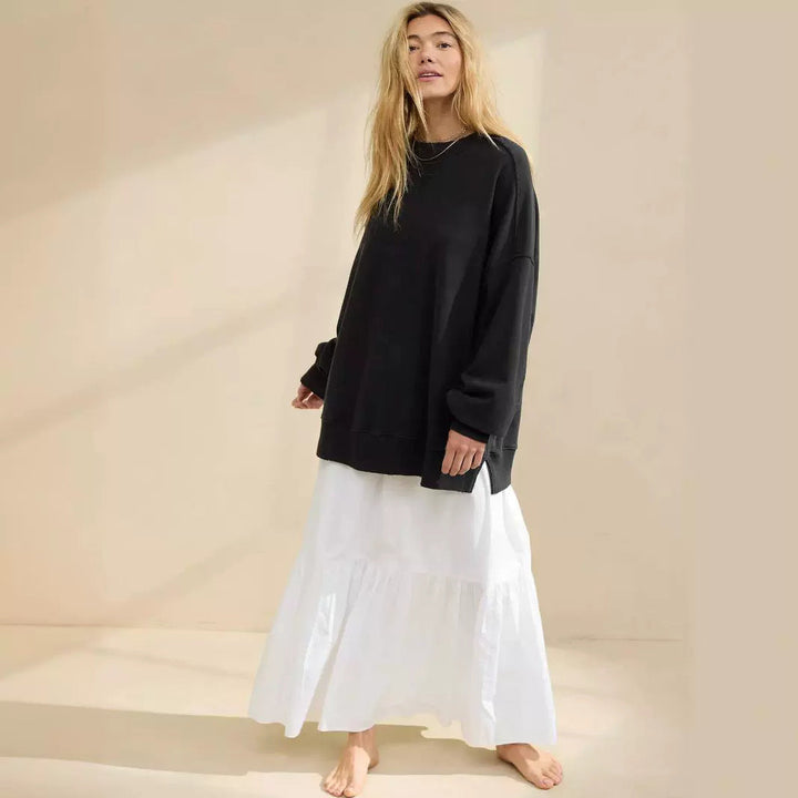 Relaxed Crew Neck Sweatshirt in Black — VerolynBoutique